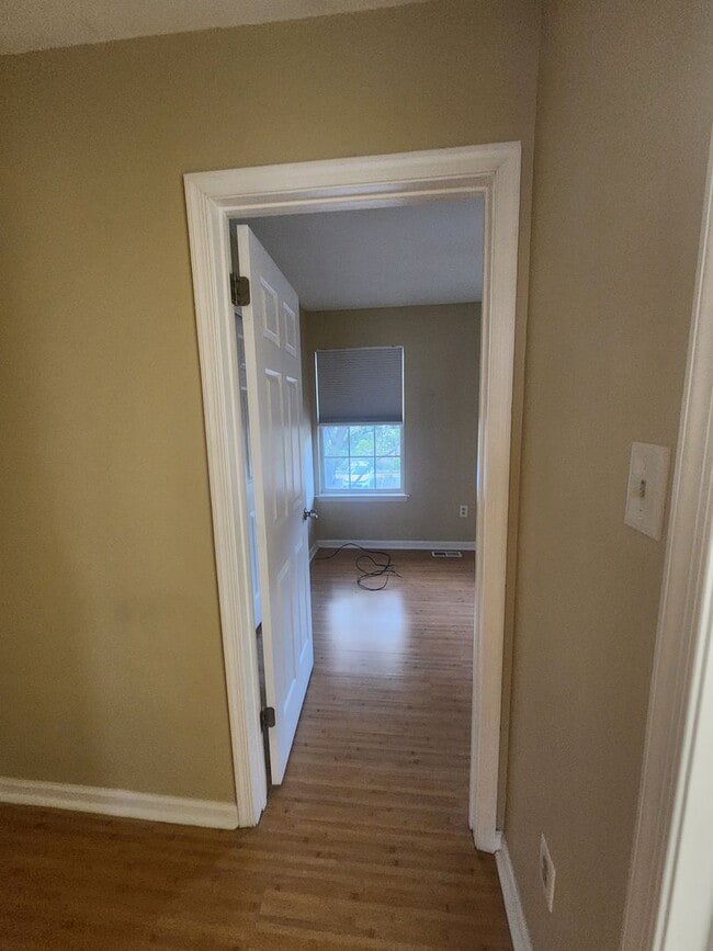 Building Photo - Patriot's Ridge 2 Bd / 1.5 Bth Condo in Ce...