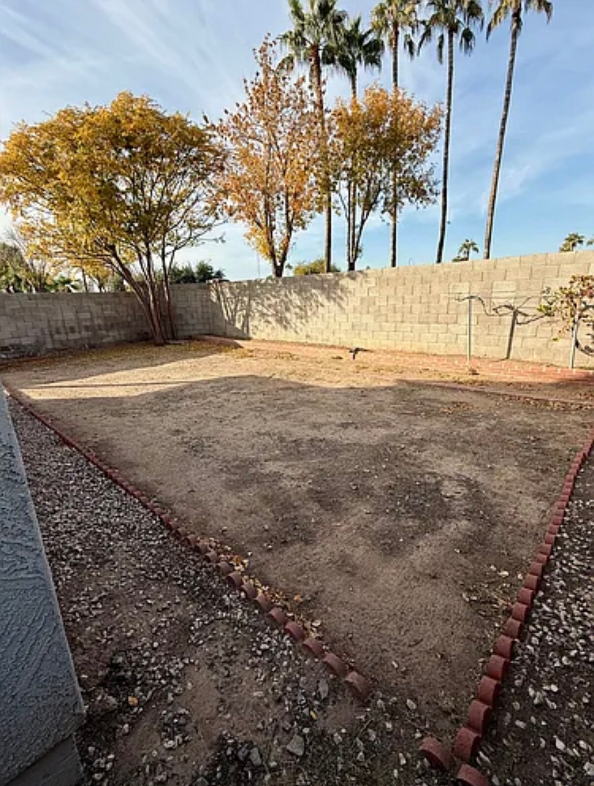 Building Photo - 10810 W Edgemont Ave