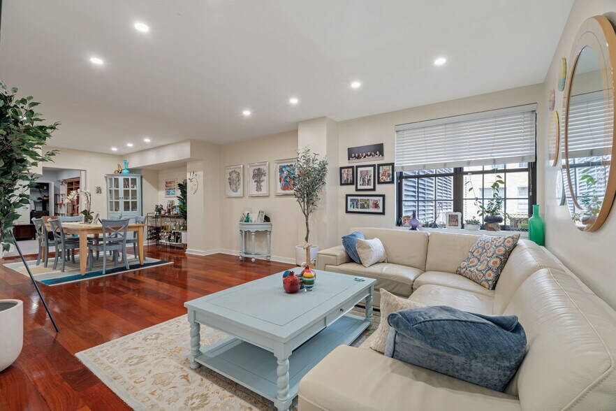 Building Photo - 225 S 18th St