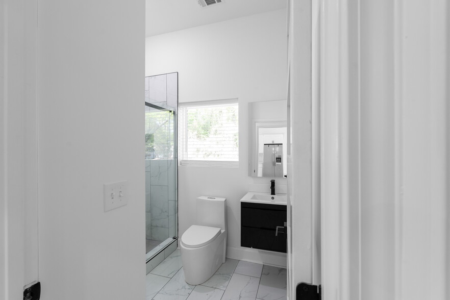 Building Photo - 101 Howell Dr SW