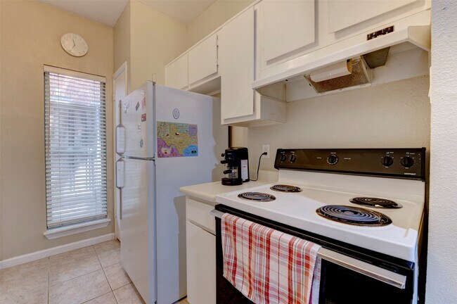Building Photo - 2300 Augusta Dr