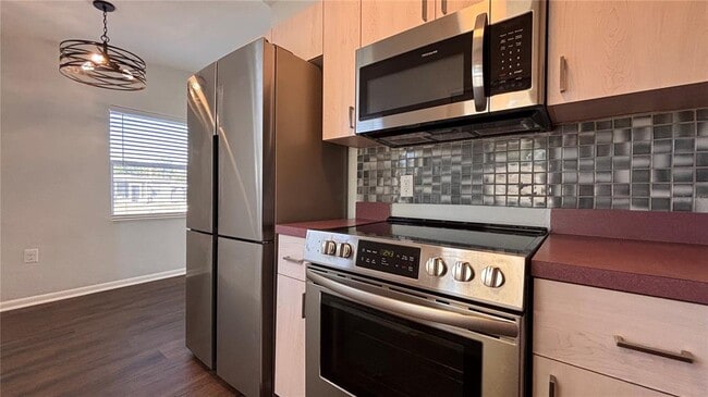 Building Photo - 21543 Kenyon Ave