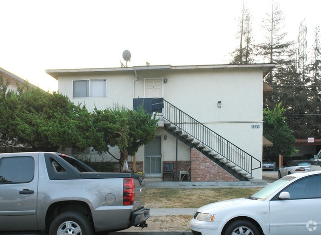 Building Photo - 980 College Dr