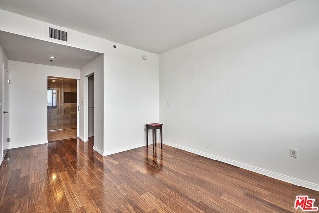 Building Photo - 3785 Wilshire Blvd