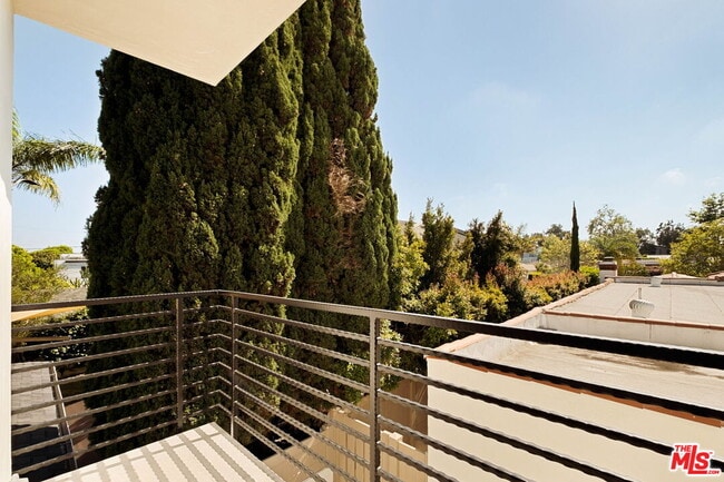 Building Photo - 2325 27th St