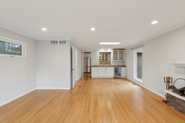 Building Photo - 9225 Karlov Ave