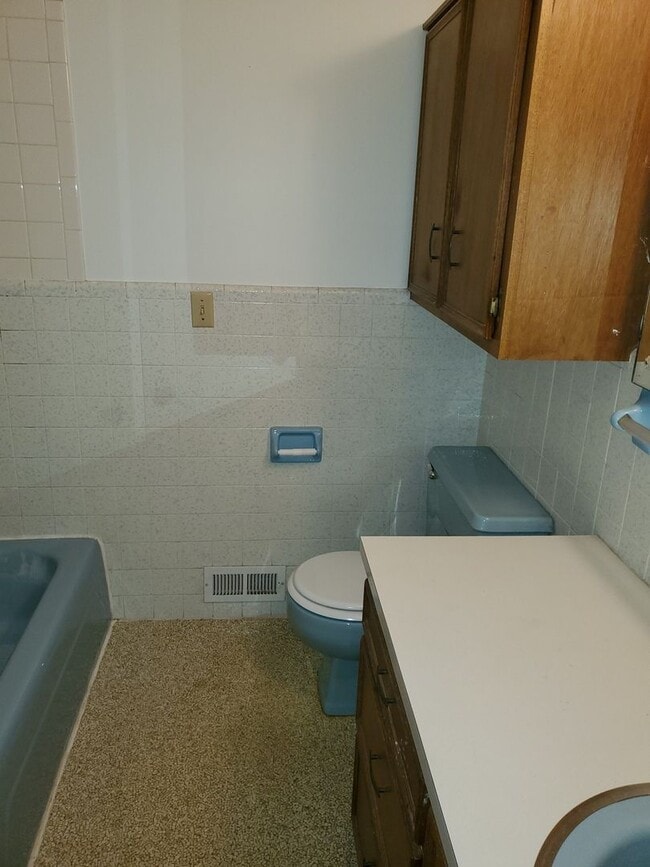 Building Photo - 1230 N Edwards