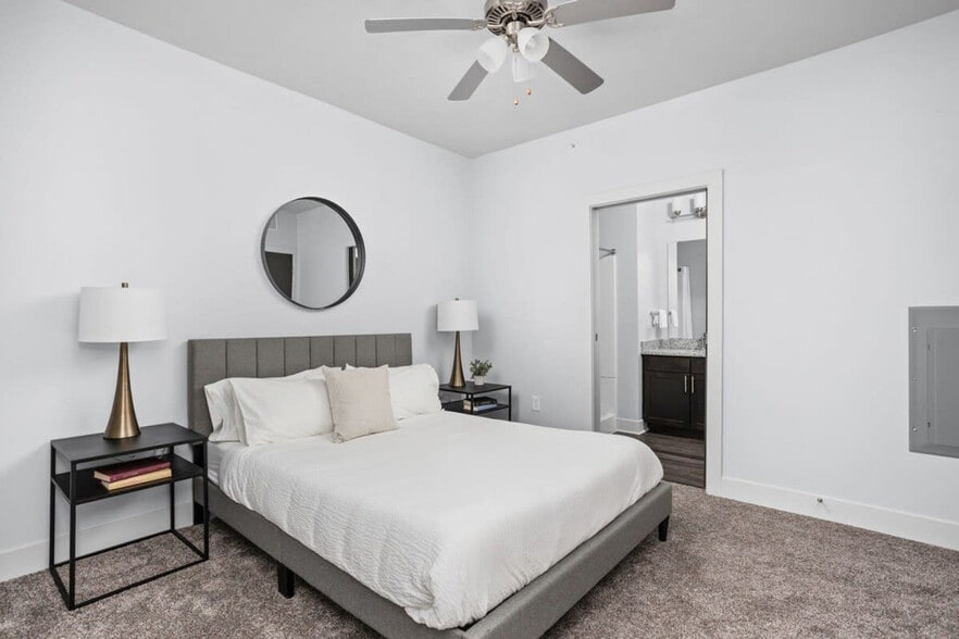 Building Photo - 8510 Westfield Blvd