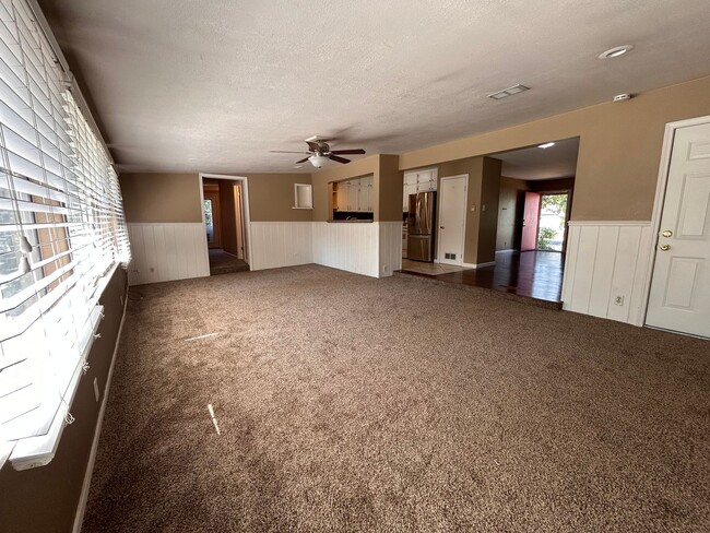 Building Photo - $0 DEPOSIT OPTION, U-HILLS, 4 BED, LARGE A...