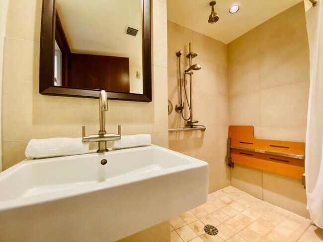 Building Photo - 6801 Collins Ave