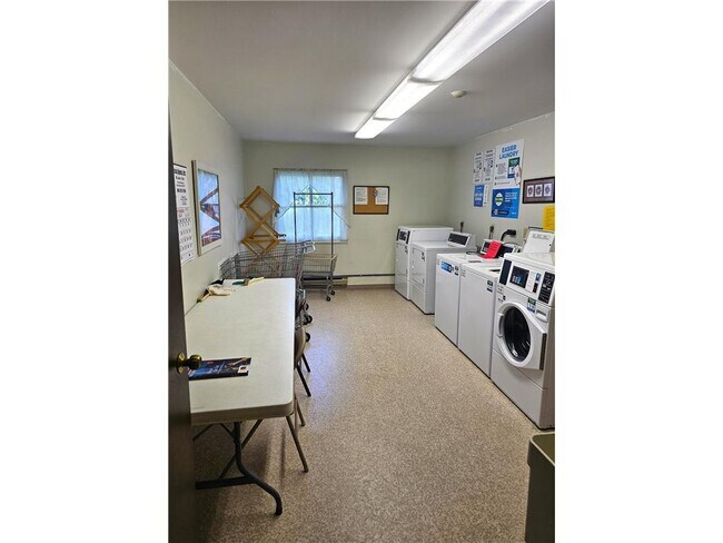 Building Photo - 409 S Hudson Ave