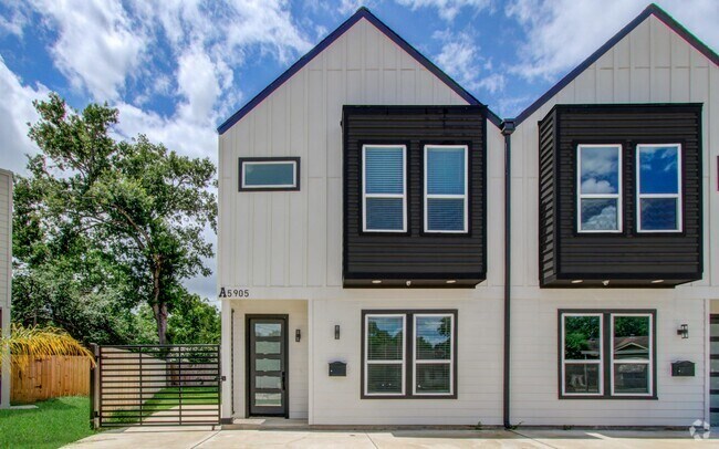 Building Photo - 5905 Crest Ct