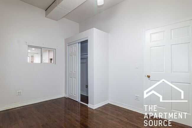 Building Photo - 3345 N Clark St