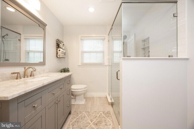 Building Photo - 70 Level Rd