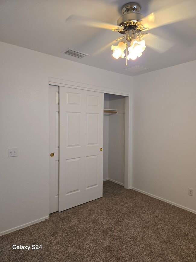 Building Photo - 3 Bedroom, 2 Bath, 2 Car Garage