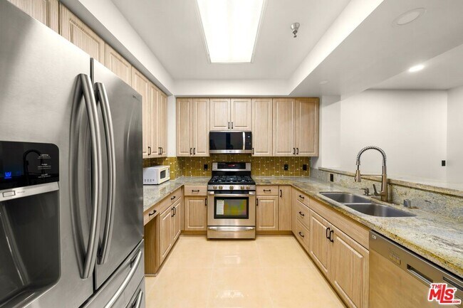 Building Photo - 520 S Kingsley Dr