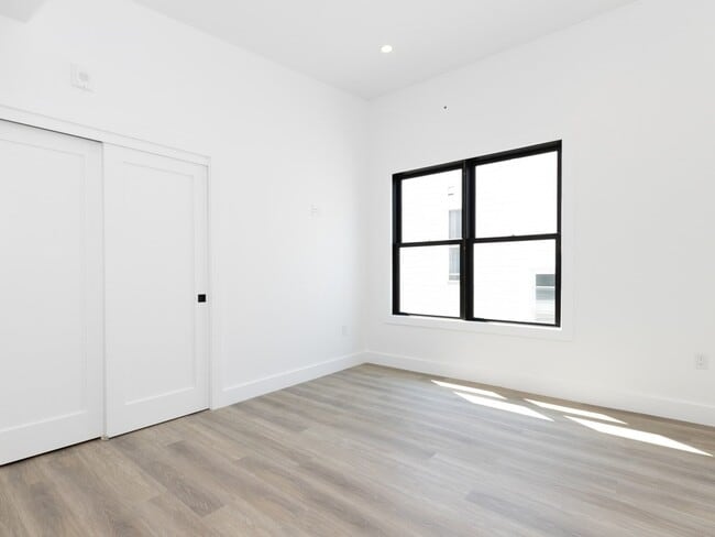 Building Photo - 625 Dorchester Ave