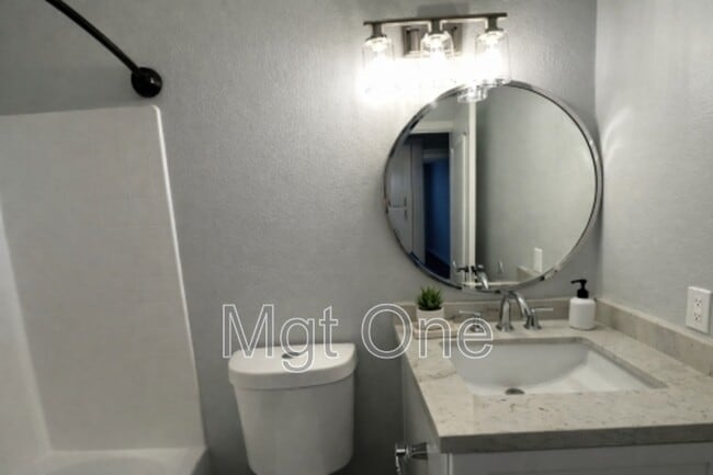 Building Photo - 2156 Russell Dr