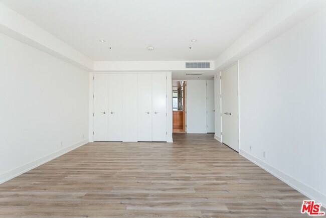 Building Photo - 10750 Wilshire Blvd