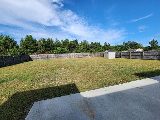 Building Photo - $500 Discount on Move-in Spacious & Inviting 3-Bedroom Home with Fenced Yard, Open Layout & Moder...