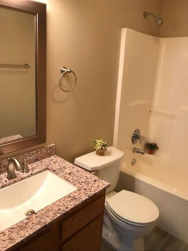 Building Photo - Private Room for Rent - Ideal for Student ...