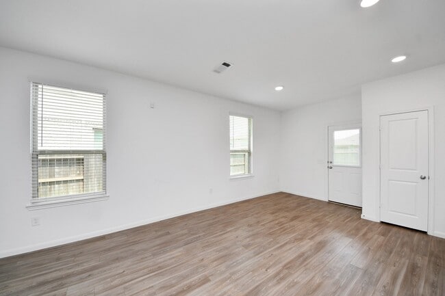 Building Photo - 1325 Grass Bnd Dr
