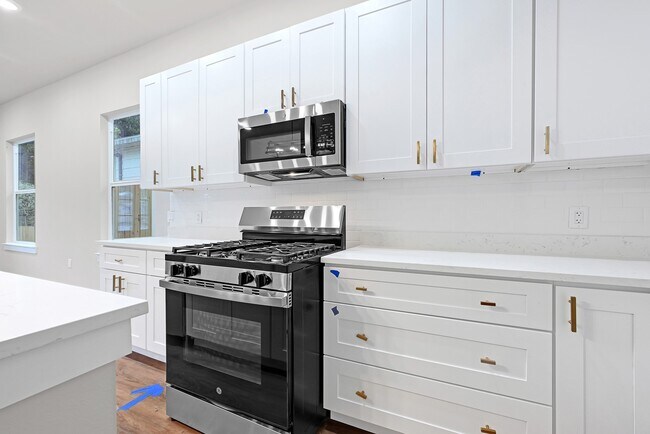 Building Photo - 112 S San Jacinto St