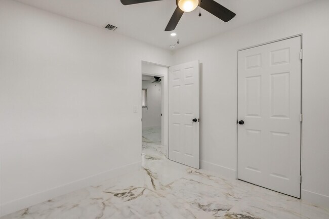 Building Photo - 701 Florida Mango Rd
