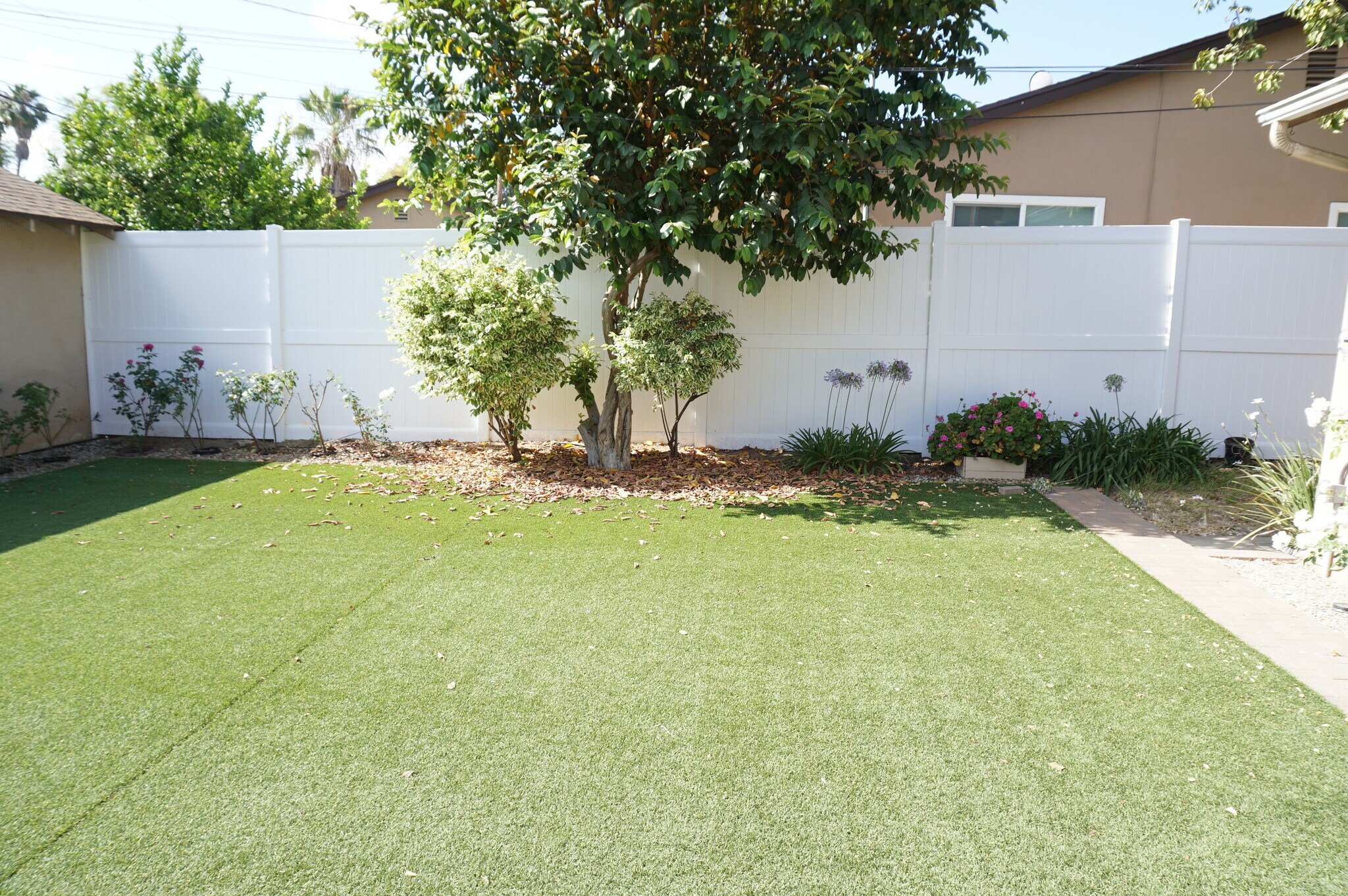 Building Photo - 5540 Balboa Blvd