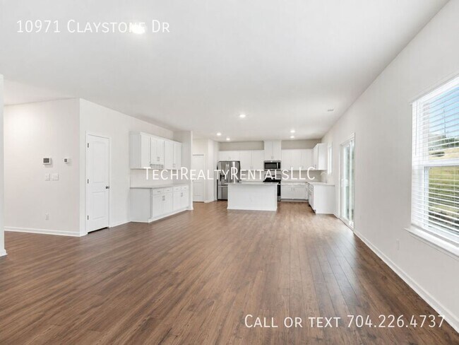 Building Photo - 10971 Claystone Dr