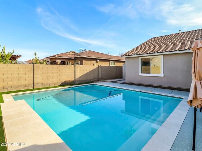 Building Photo - 1866 E Ravenswood Dr