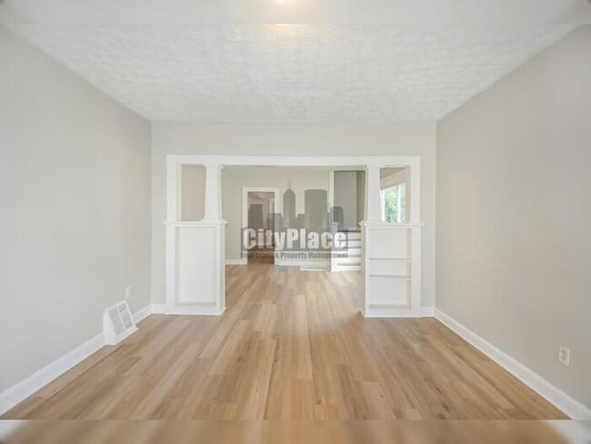 Building Photo - 608 N Oakland Ave