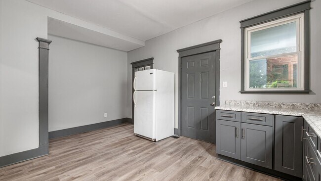 Building Photo - 279 Hudson Ave