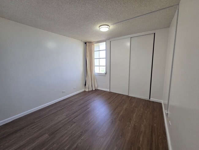 Building Photo - 2 bed, 2 bath, 1 parking Available for Rent in Salt Lake