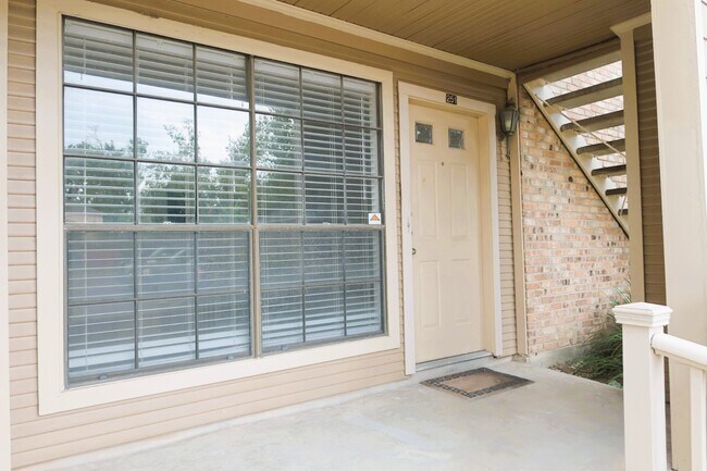 Building Photo - 1311 Antoine Dr