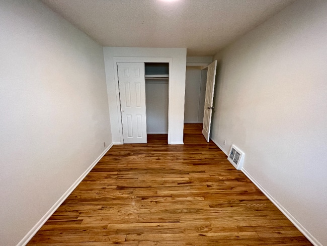 Building Photo - Nice two bedroom duplex!