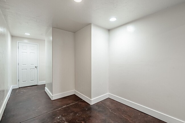 Building Photo - Affordable 4BD, 2BA East Denver Home