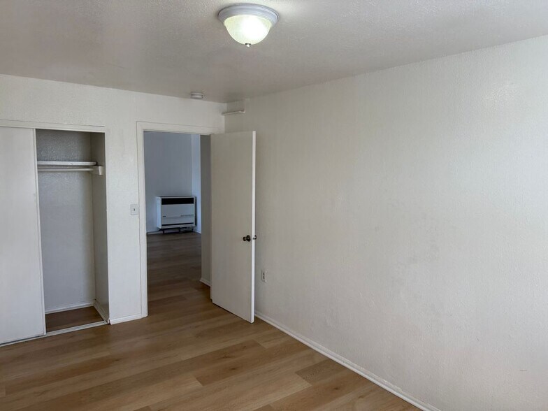 Building Photo - 1124 E 40th Pl