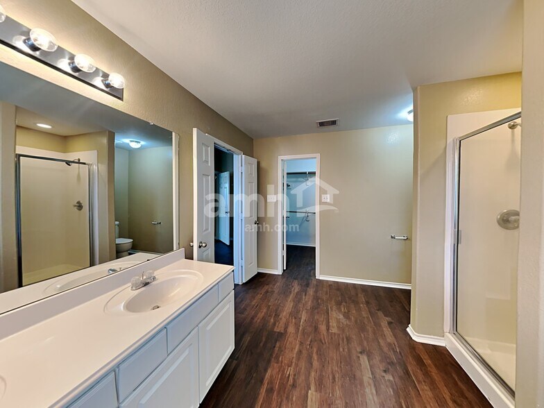 Building Photo - 18550 Sunrise Pines Dr