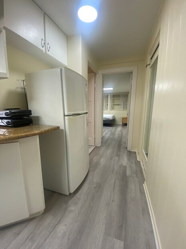 Building Photo - Frank