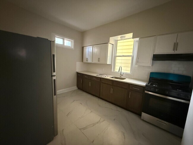 Building Photo - 221 Wilkinson Ave