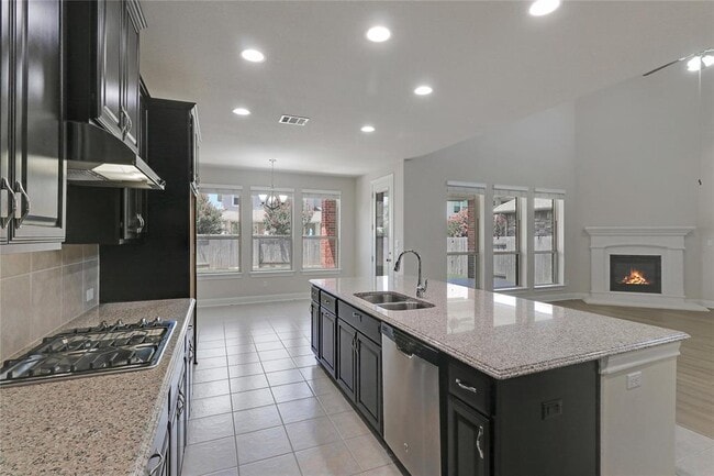 Building Photo - 3009 Silvergrass Cv