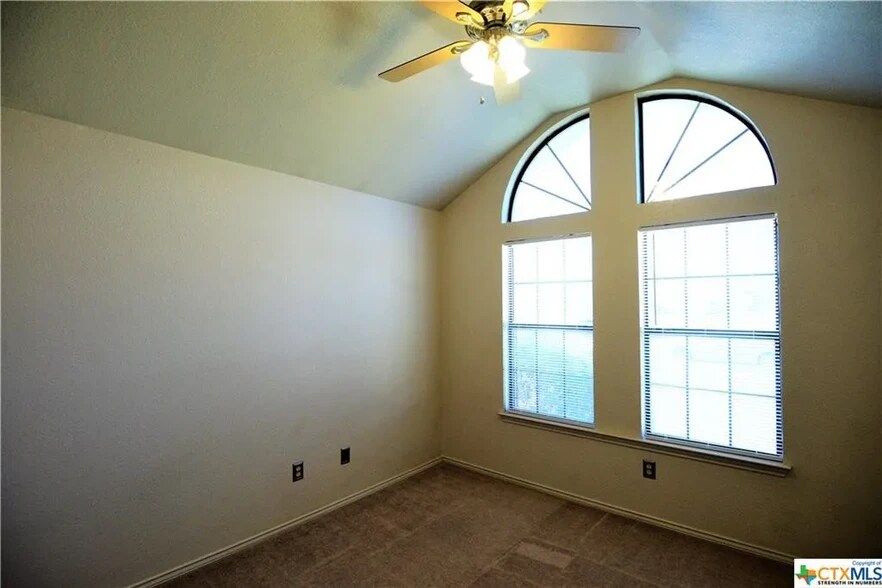 Building Photo - 2807 Diaz Dr
