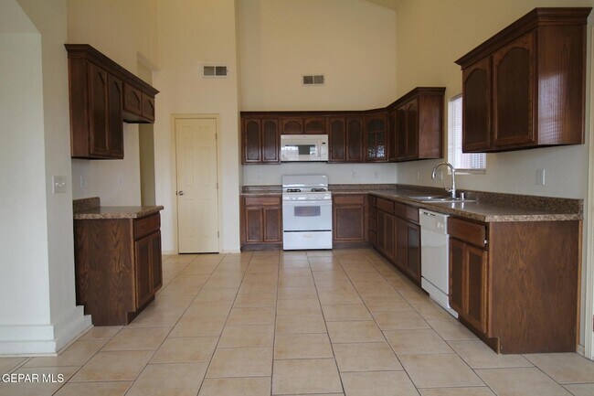 Building Photo - 456 Passmore Rd