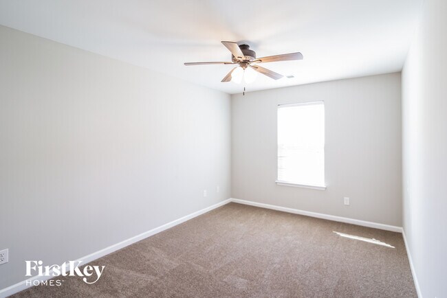 Building Photo - 302 Oglethorpe Cir