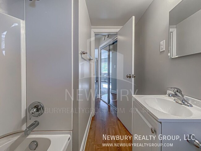 Building Photo - Modern One-Bedroom Apartment in Port Vue: ...