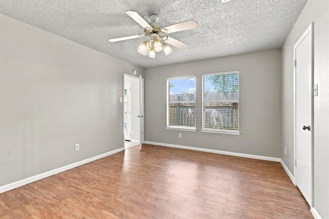 Building Photo - 7825 Beauregard Cir