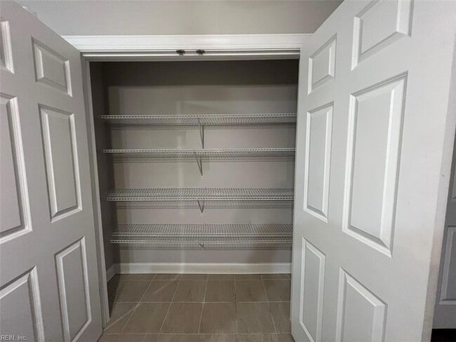 Building Photo - 1016 Thoroughgood Wy