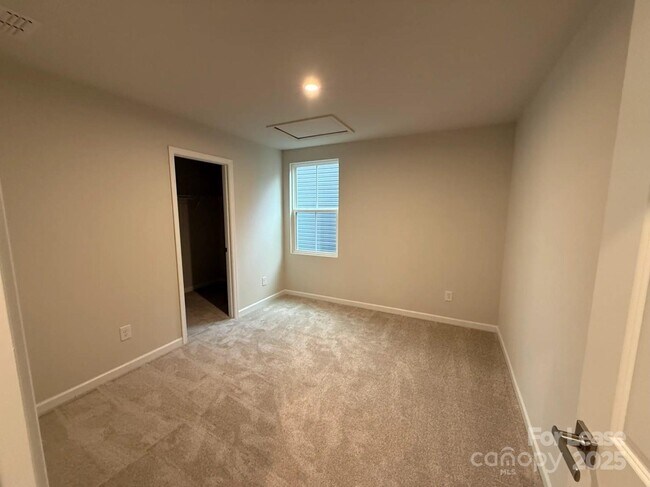 Building Photo - 10149 Florentine Wy