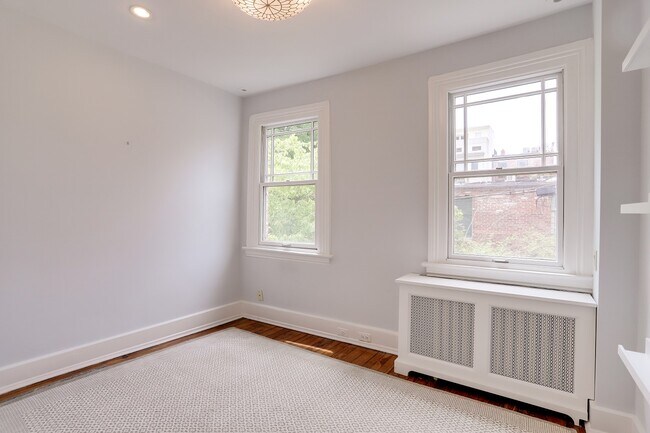 Building Photo - 1512 Swann St NW